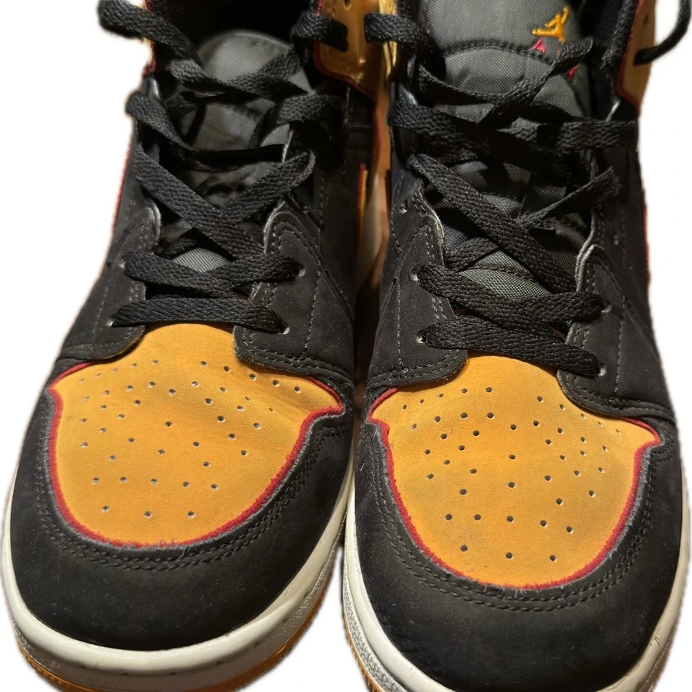 Jordan retro 1s Black and Yellow High-Top Sneakers - Picture 2 of 5